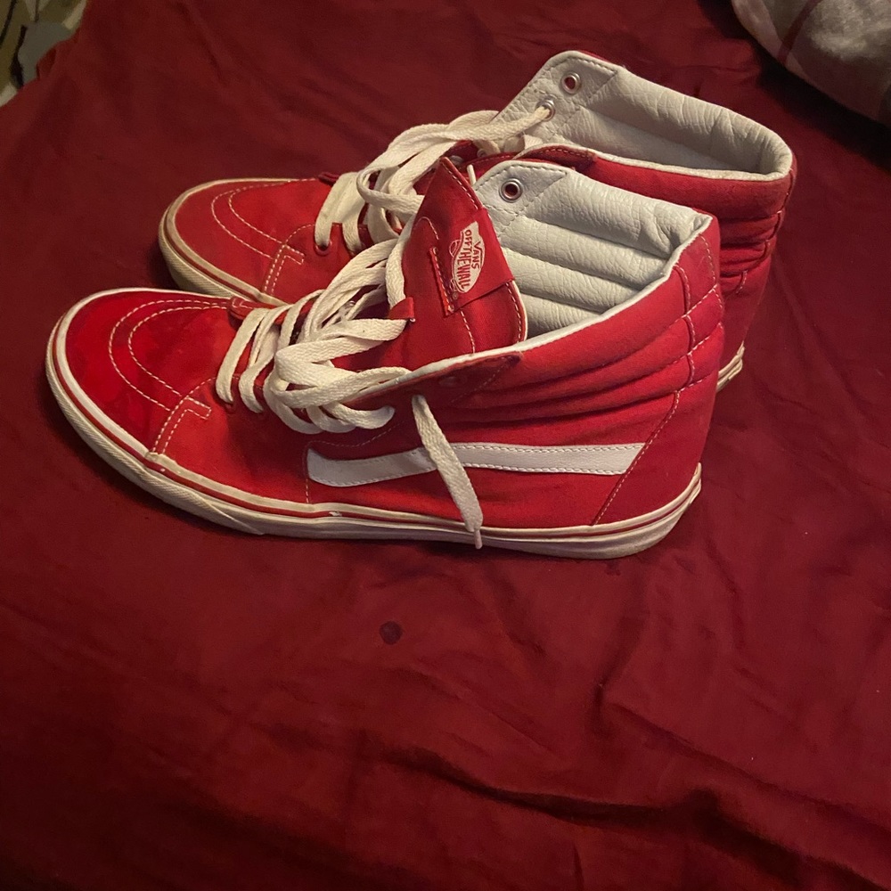 Red vans - Picture 2 of 5